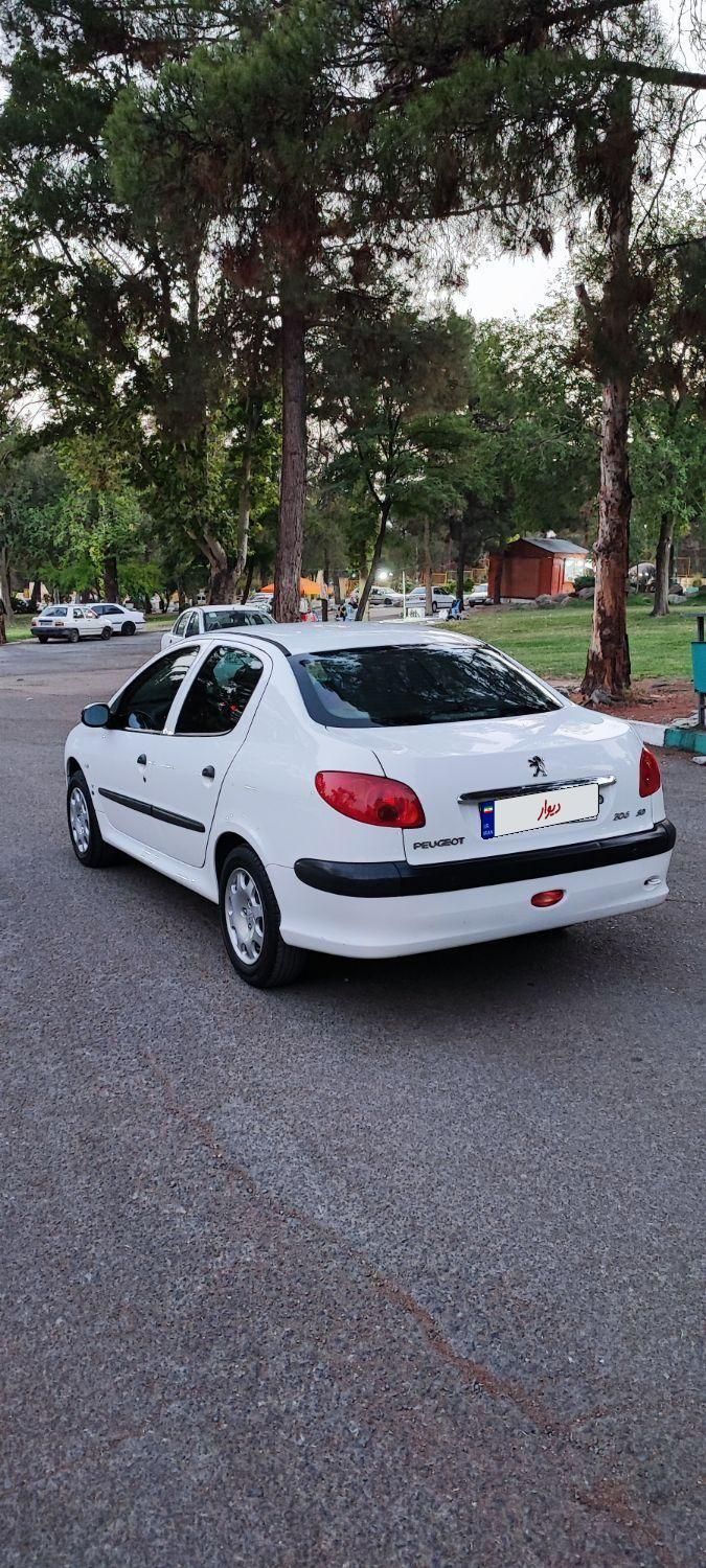 پژو ۲۰۶ صندوق دار v8 - 1394
