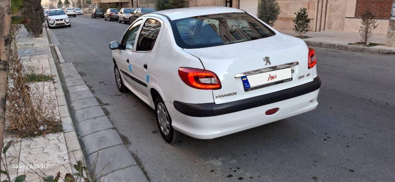 پژو ۲۰۶ صندوق دار v8 - 1392