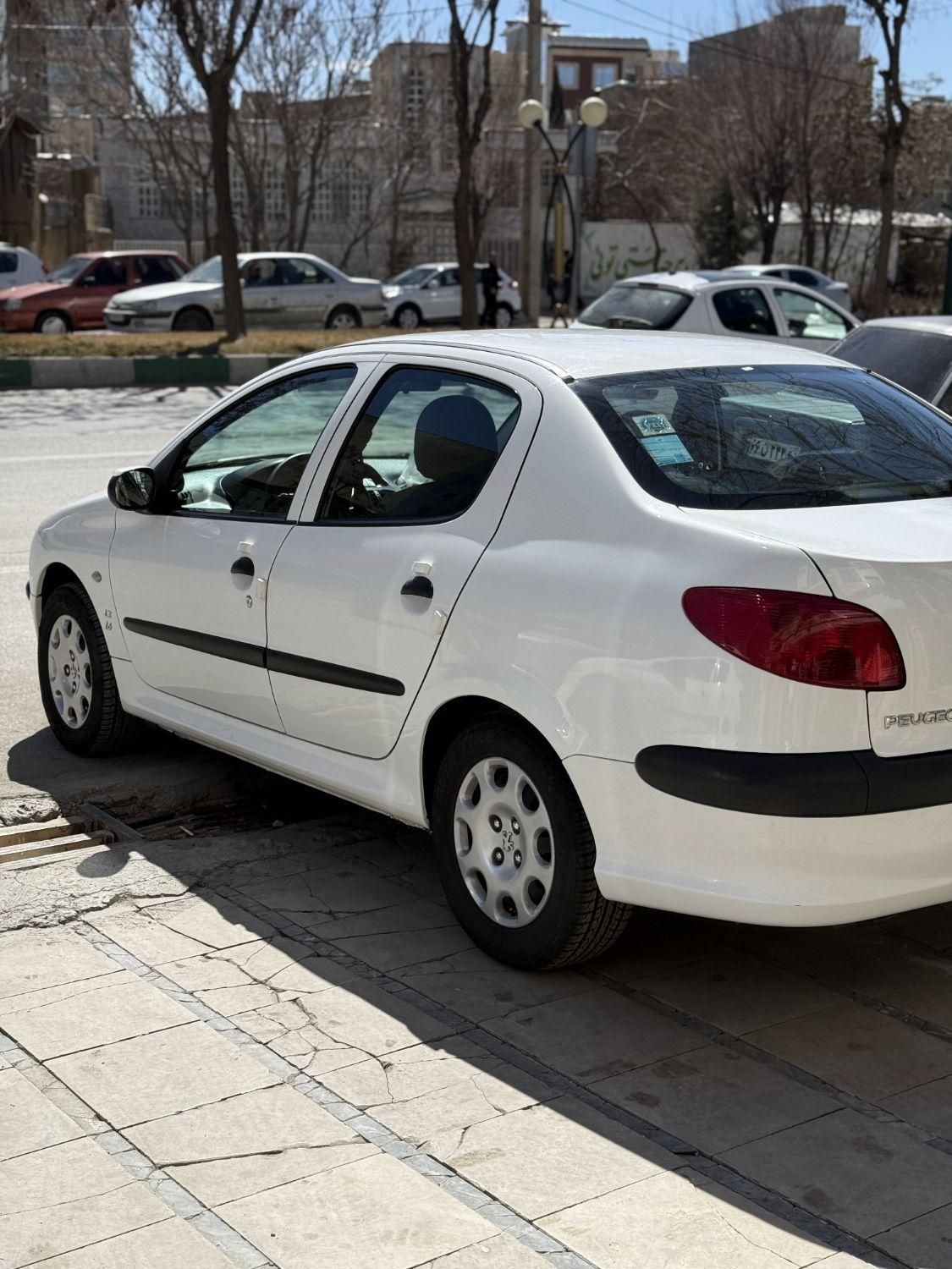 پژو ۲۰۶ صندوق دار v8 - 1396