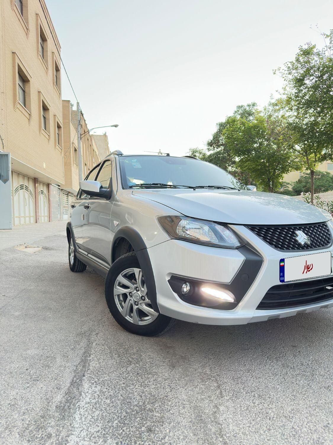 کوییک R دنده‌ای - 1403