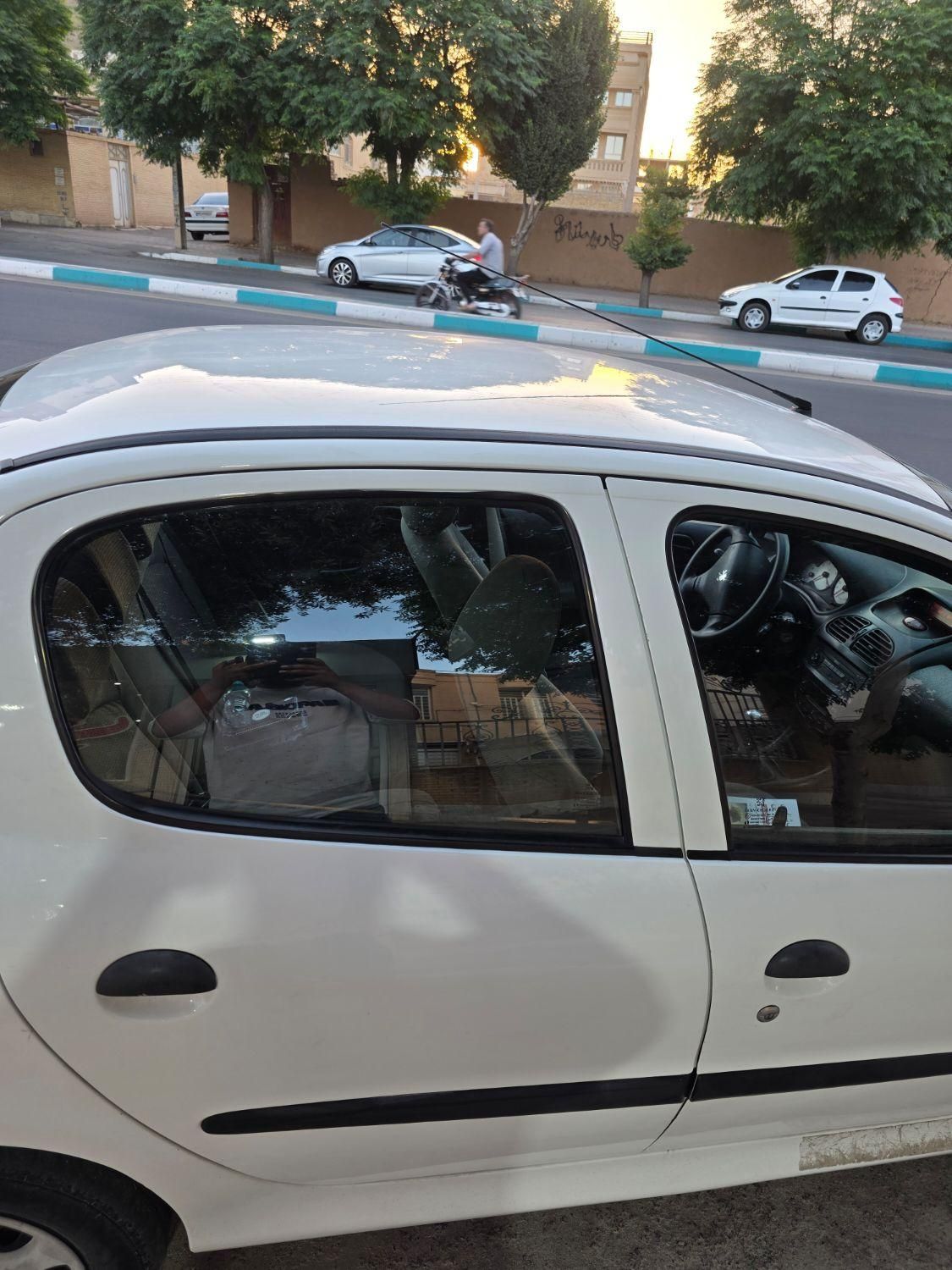 پژو ۲۰۶ صندوق دار v8 - 1399