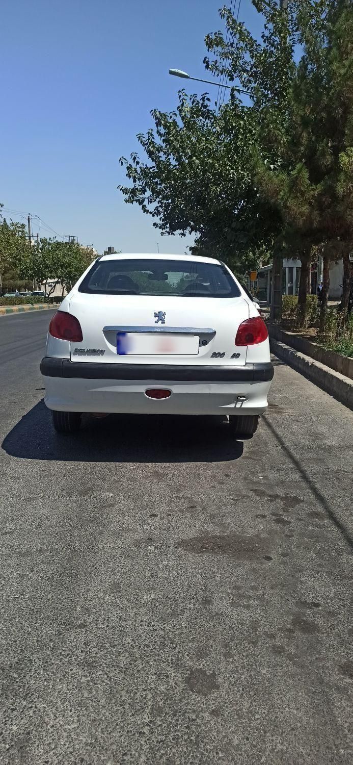 پژو ۲۰۶ صندوق دار v8 - 1398
