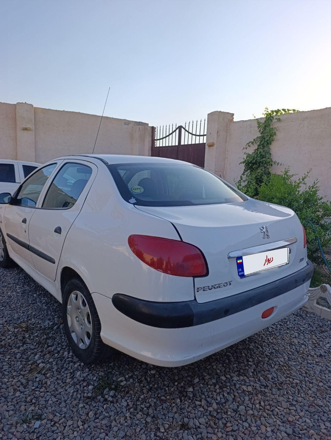 پژو ۲۰۶ صندوق دار v8 - 1393