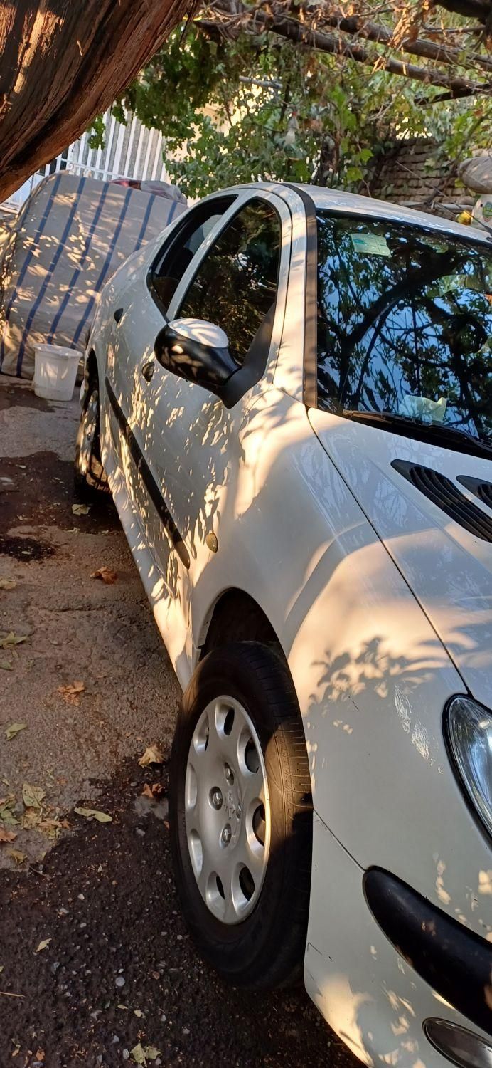 پژو ۲۰۶ صندوق دار v8 - 1393
