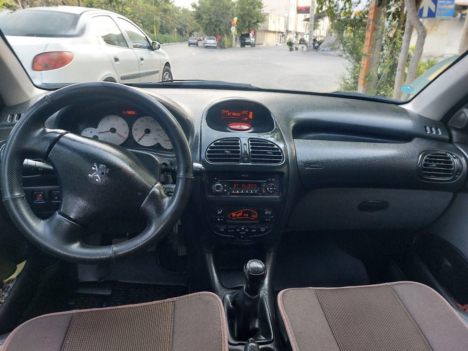 پژو ۲۰۶ صندوق دار v8 - 1397