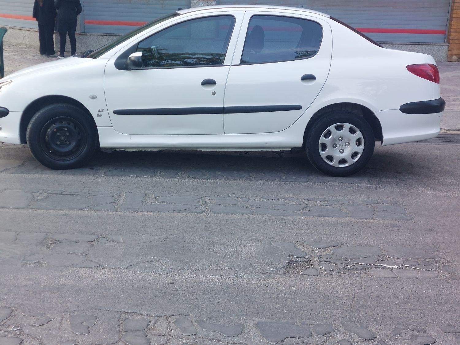 پژو ۲۰۶ صندوق دار v8 - 1397