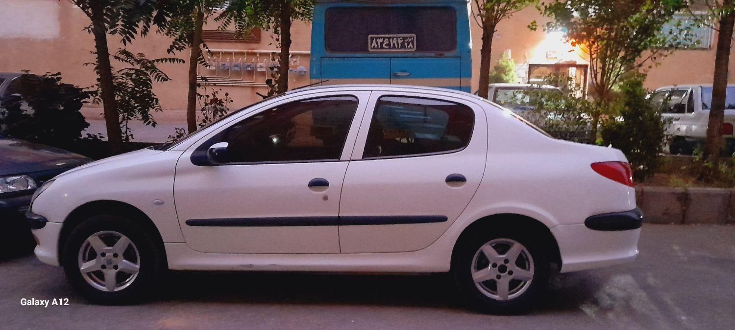 پژو ۲۰۶ صندوق دار v8 - 1390