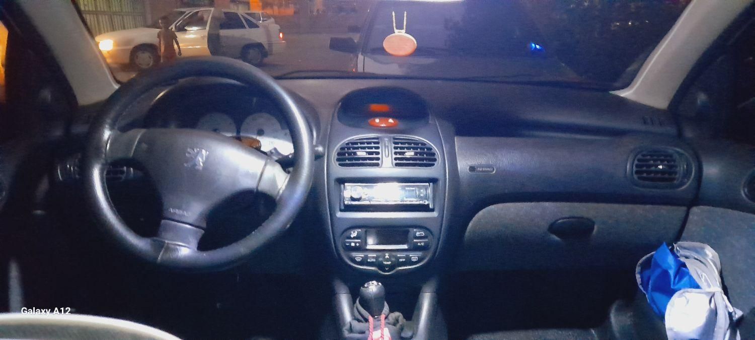 پژو ۲۰۶ صندوق دار v8 - 1390