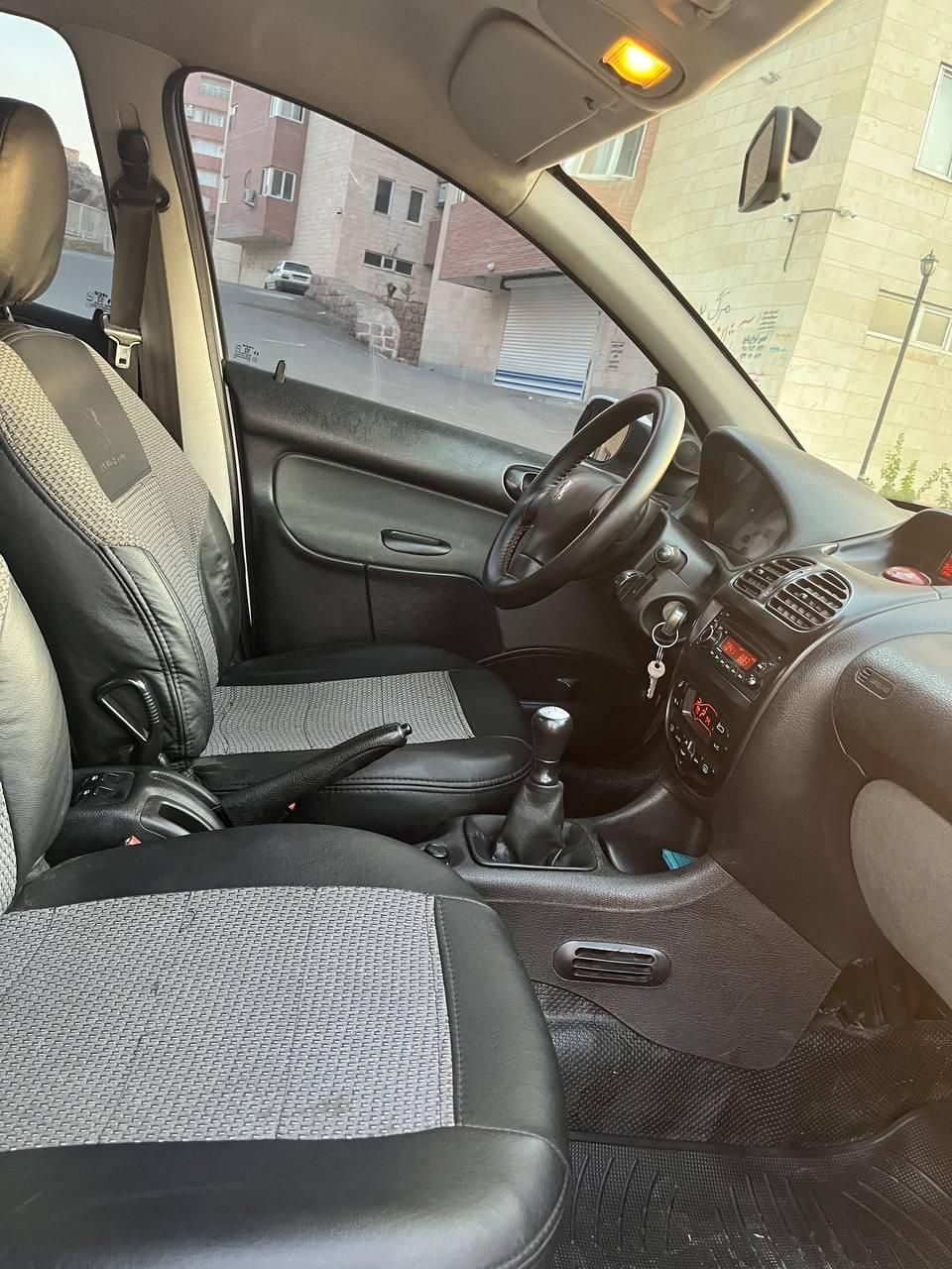 پژو ۲۰۶ صندوق دار v8 - 1395