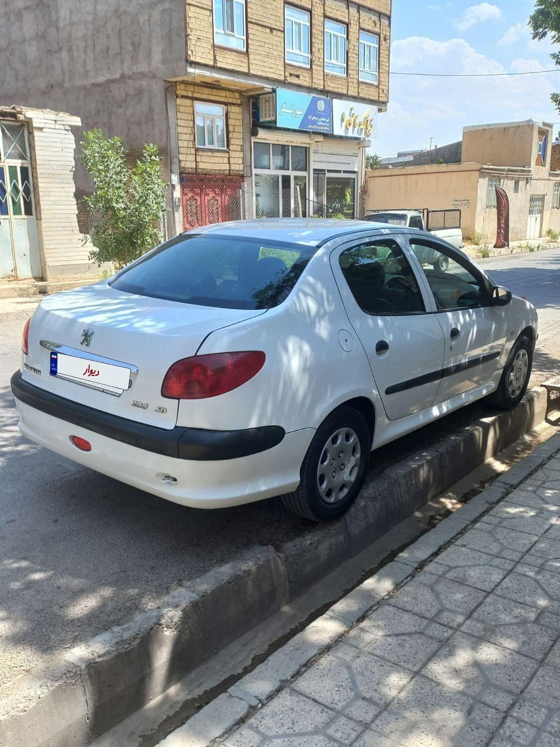 پژو ۲۰۶ صندوق دار v8 - 1396