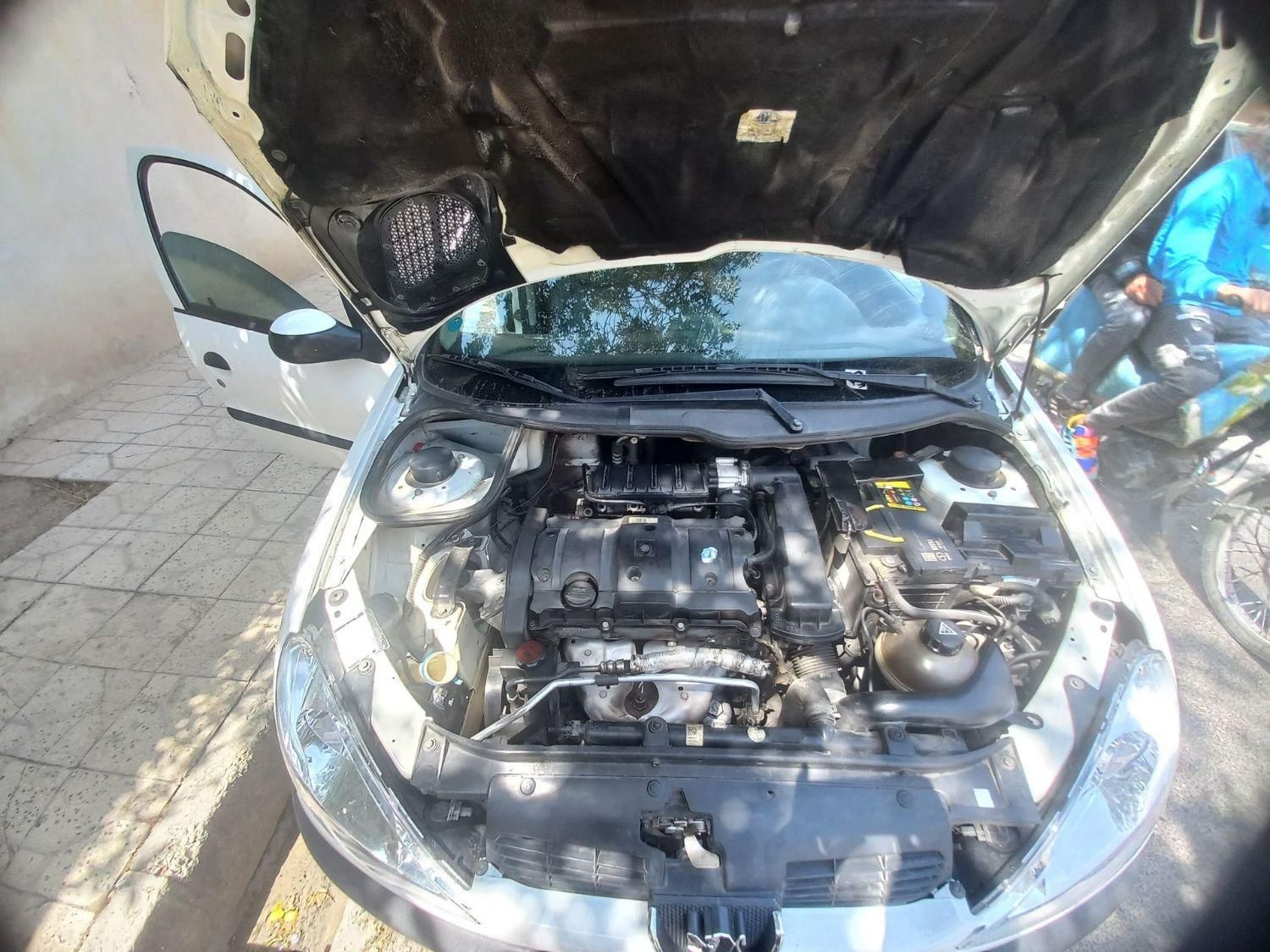 پژو ۲۰۶ صندوق دار v8 - 1396