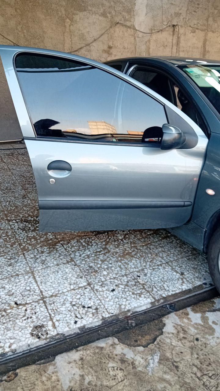 پژو ۲۰۶ صندوق دار v8 - 1393
