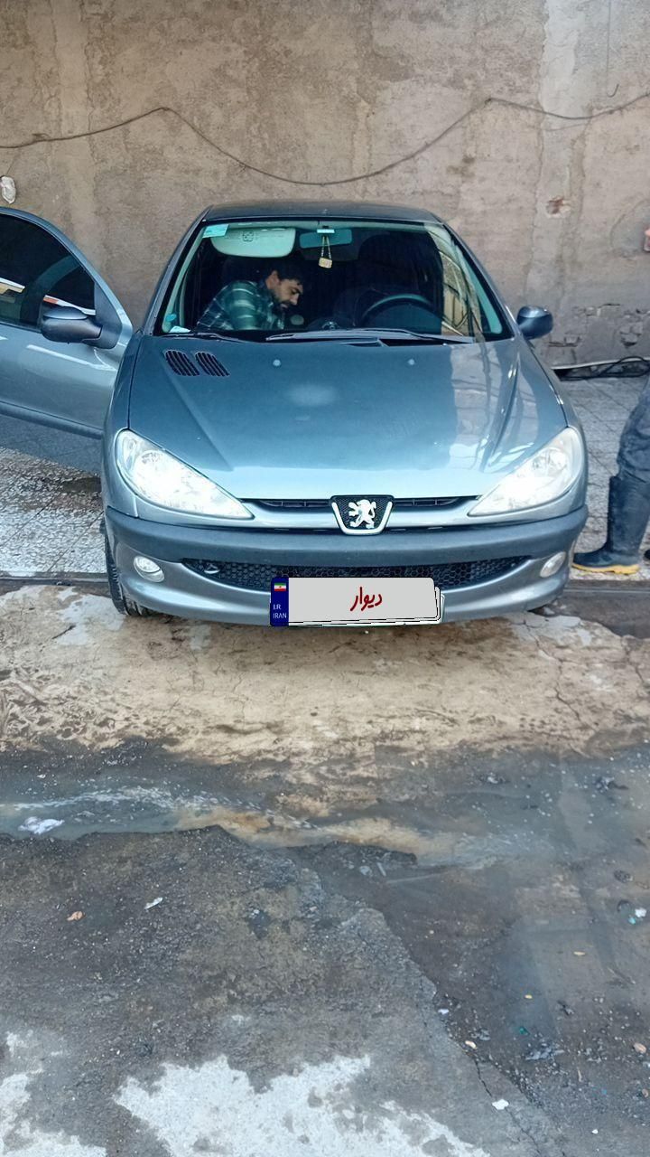 پژو ۲۰۶ صندوق دار v8 - 1393