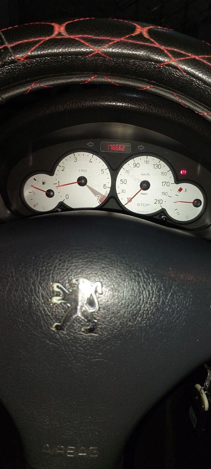 پژو ۲۰۶ صندوق دار v8 - 1393