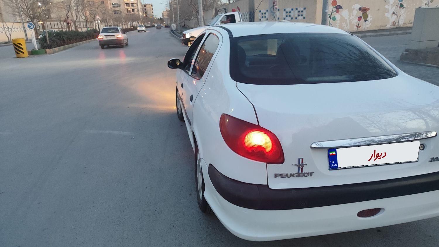 پژو ۲۰۶ صندوق دار v8 - 1395