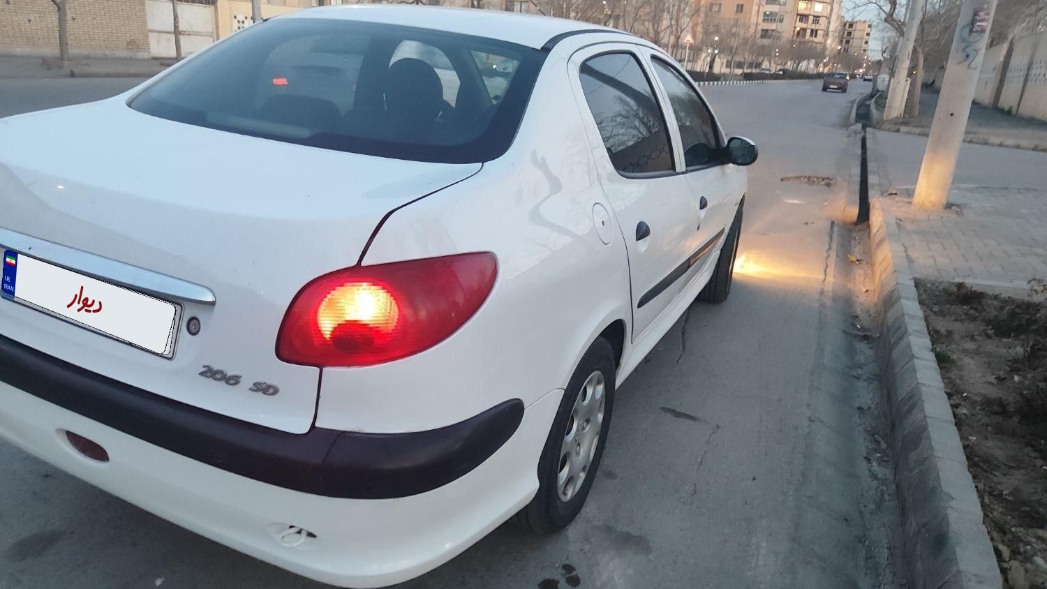 پژو ۲۰۶ صندوق دار v8 - 1395