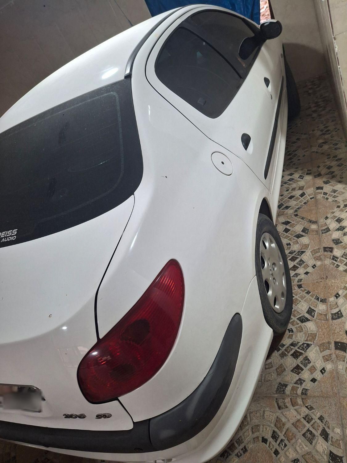 پژو ۲۰۶ صندوق دار v8 - 1391