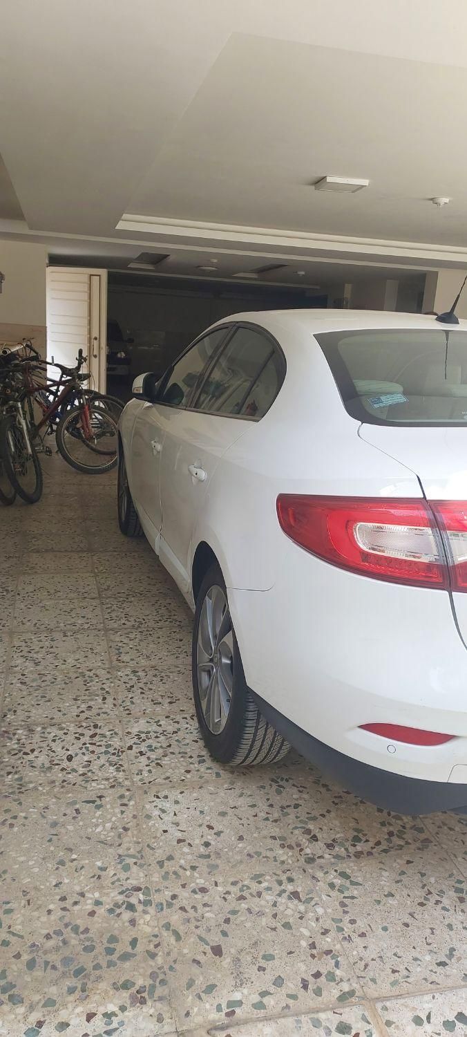 رنو فلوئنس اتوماتیک E4 - 2015