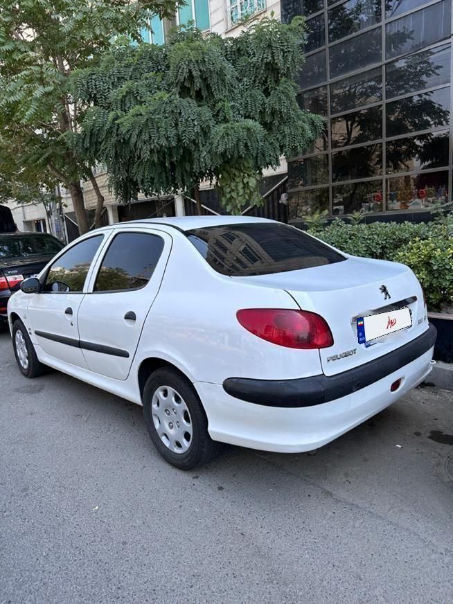 پژو ۲۰۶ صندوق دار v8 - 1396