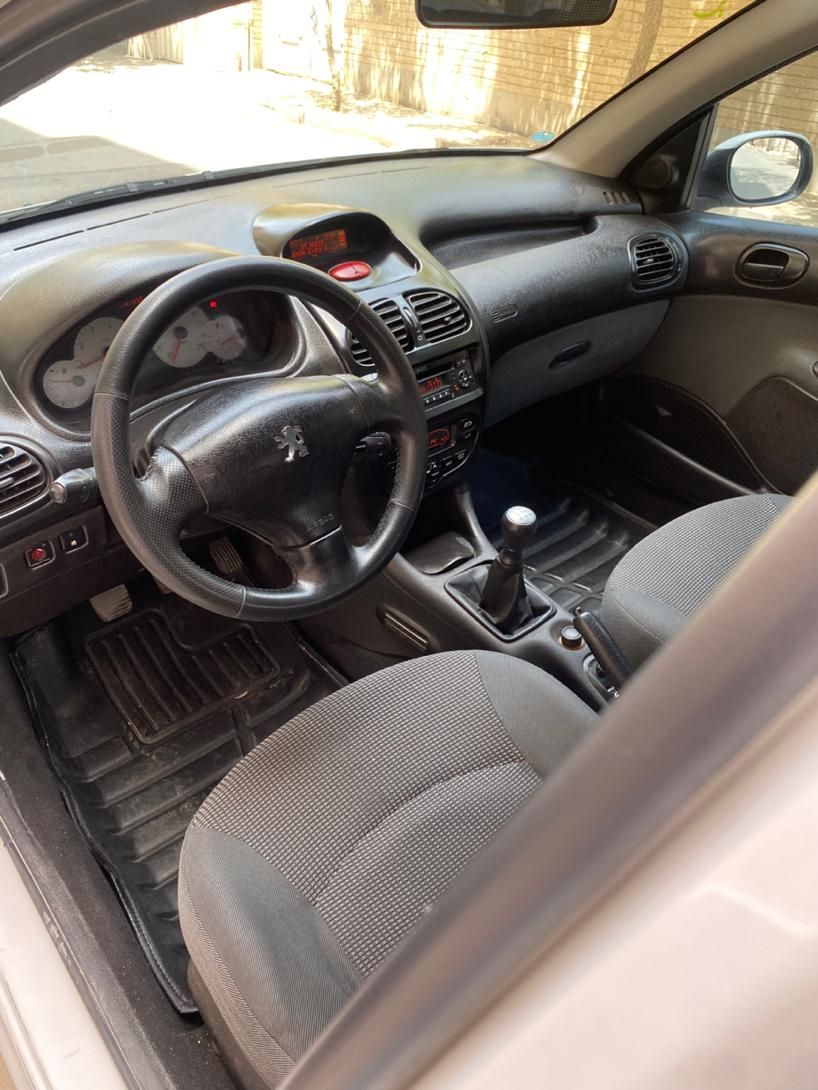 پژو ۲۰۶ صندوق دار v8 - 1396