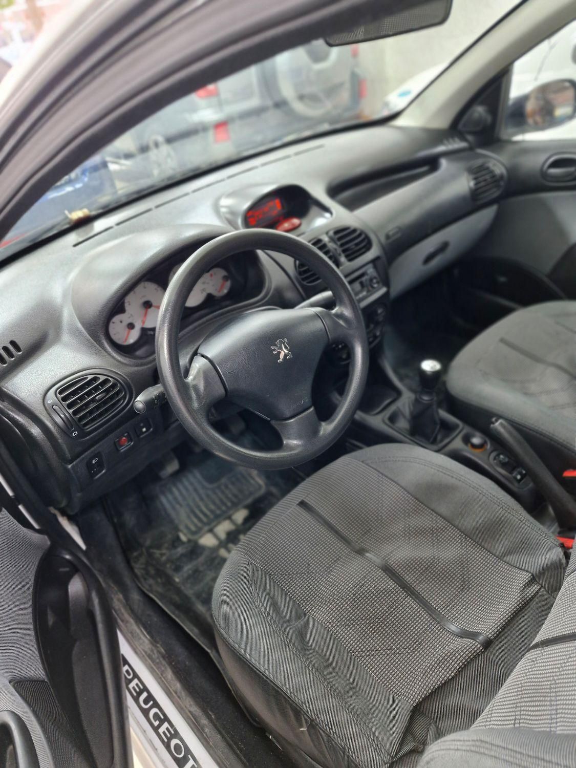 پژو ۲۰۶ صندوق دار v8 - 1397