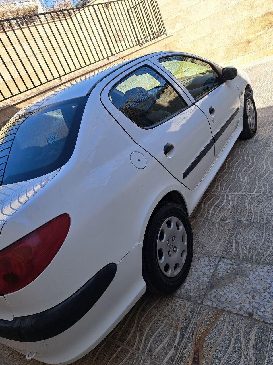 پژو ۲۰۶ صندوق دار v8 - 1390