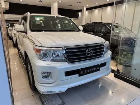 تویوتا لندکروز GXR نسل ۵ - 2009