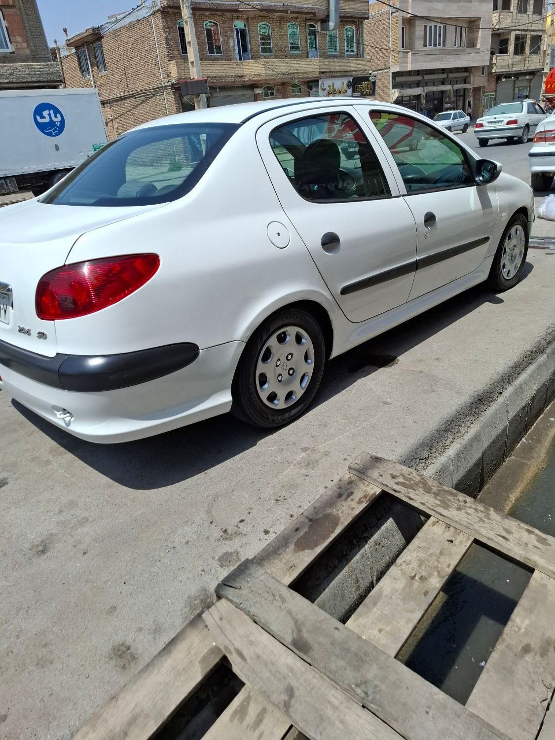 پژو ۲۰۶ صندوق دار v8 - 1390