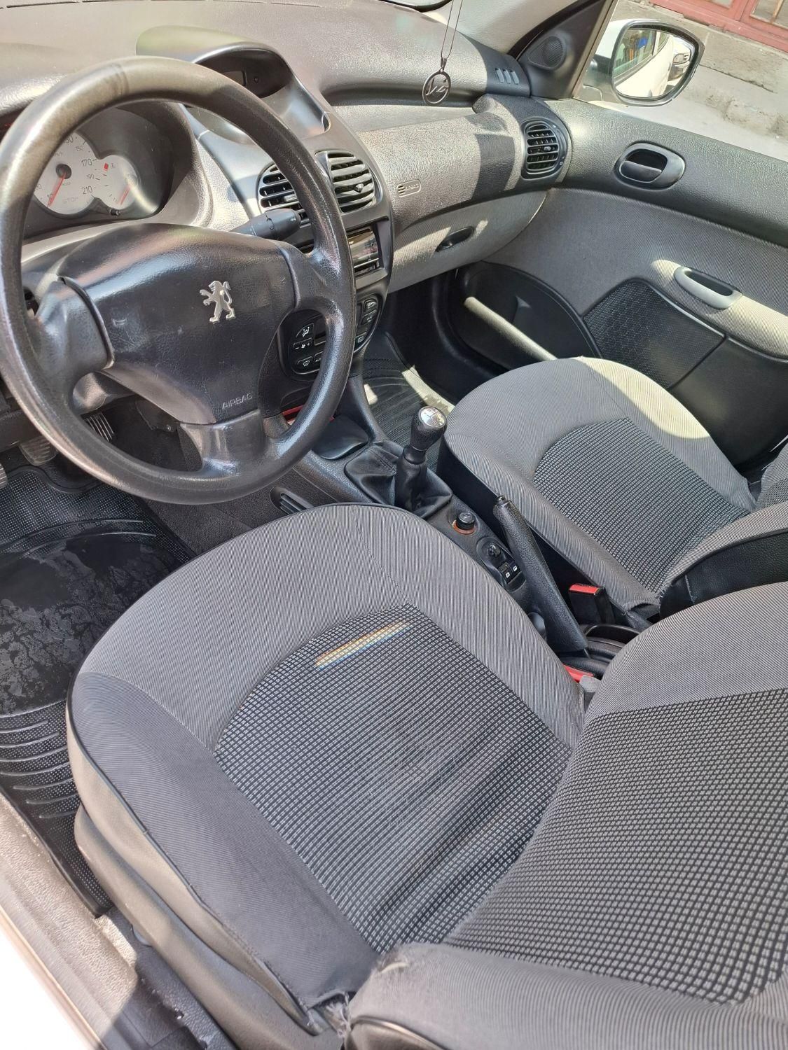 پژو ۲۰۶ صندوق دار v8 - 1390