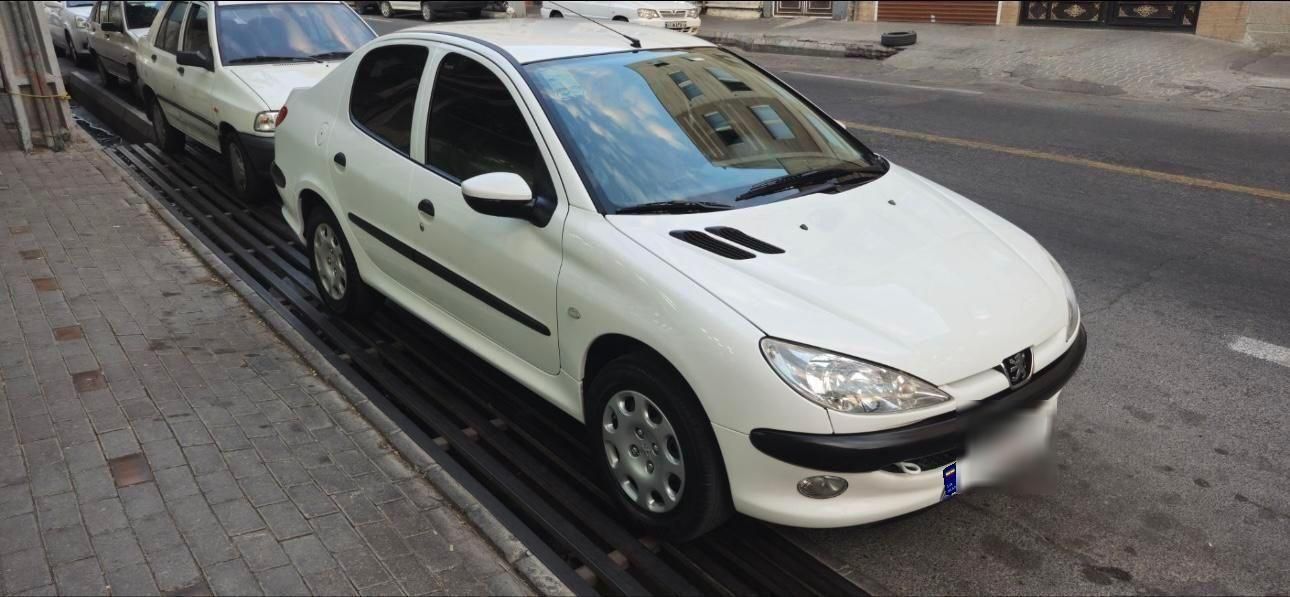 پژو ۲۰۶ صندوق دار v8 - 1398