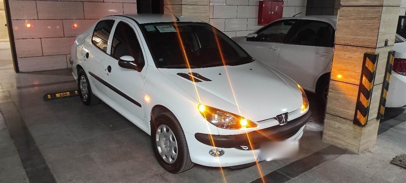 پژو ۲۰۶ صندوق دار v8 - 1396