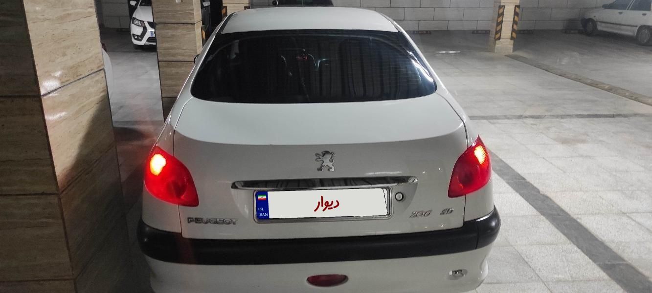 پژو ۲۰۶ صندوق دار v8 - 1396