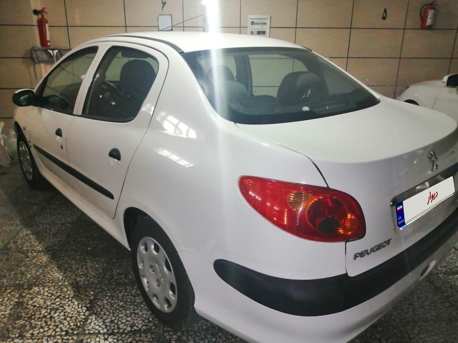پژو ۲۰۶ صندوق دار v8 - 1393