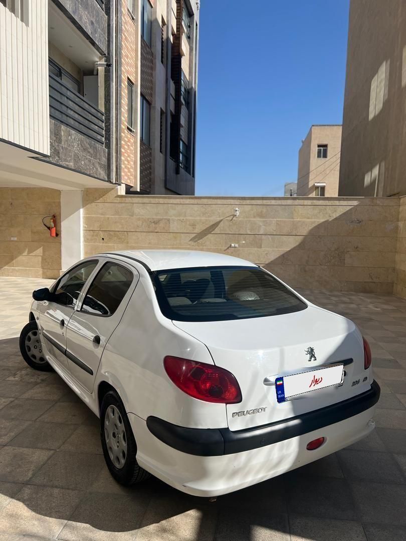 پژو ۲۰۶ صندوق دار v8 - 1396