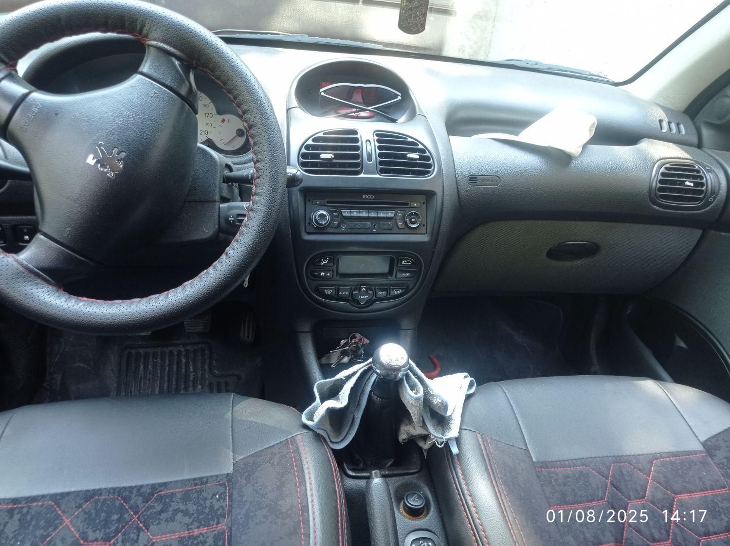 پژو ۲۰۶ صندوق دار v8 - 1394