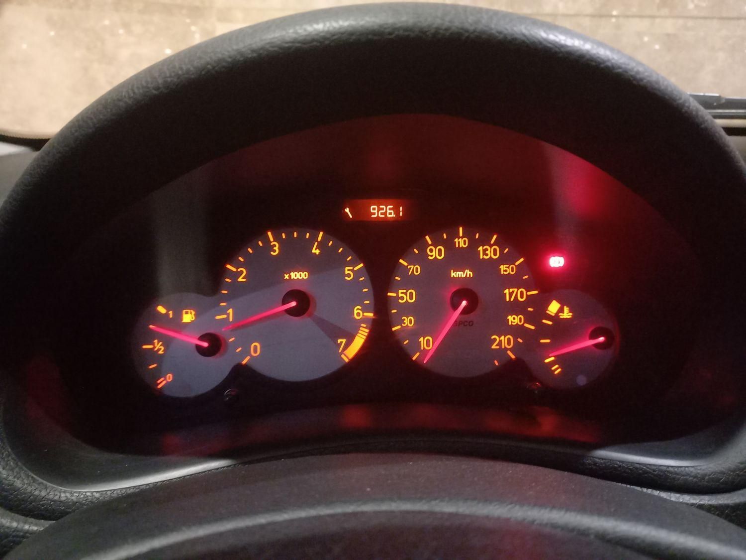 پژو ۲۰۶ صندوق دار v8 - 1398