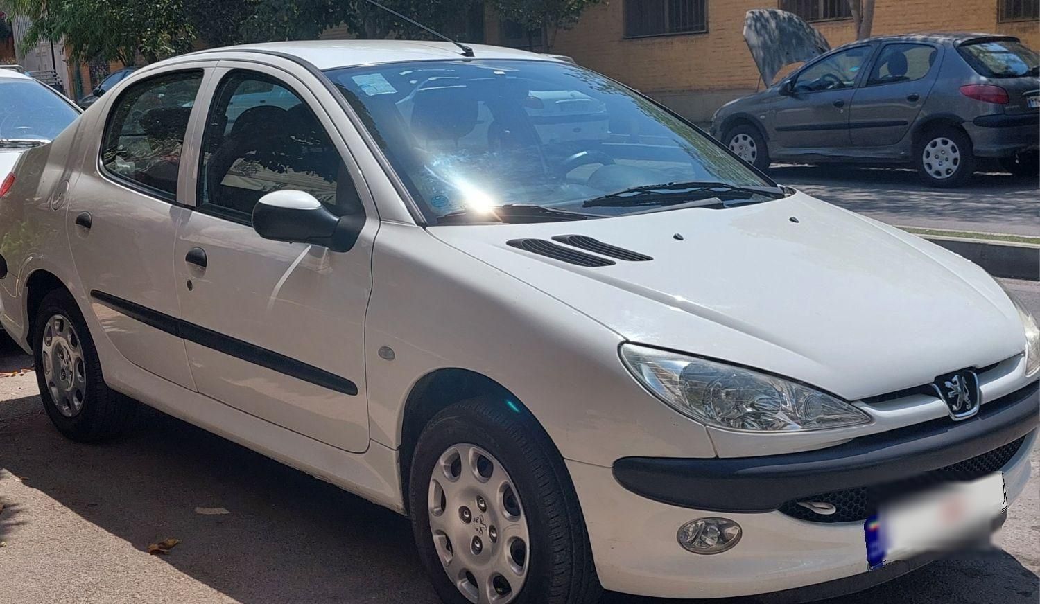 پژو ۲۰۶ صندوق دار v8 - 1395