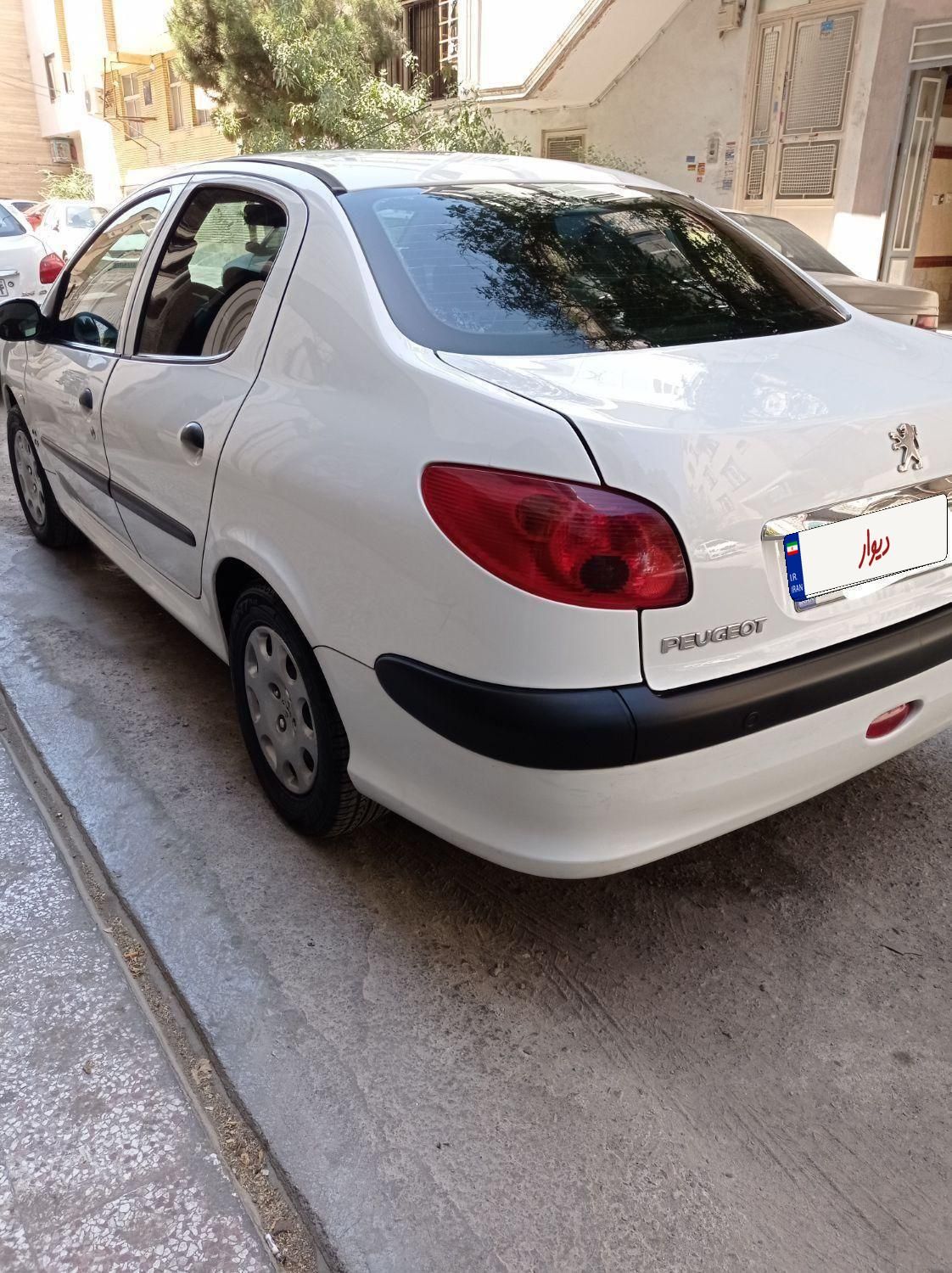 پژو ۲۰۶ صندوق دار v8 - 1394
