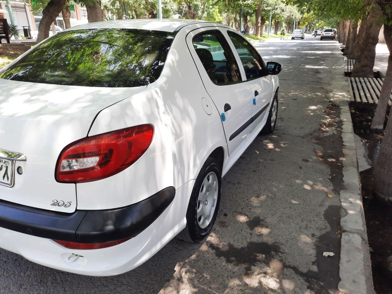 پژو ۲۰۶ صندوق دار v8 - 1395