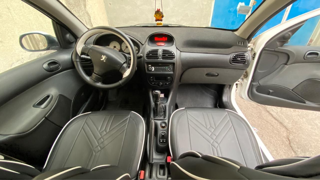 پژو ۲۰۶ صندوق دار v8 - 1394