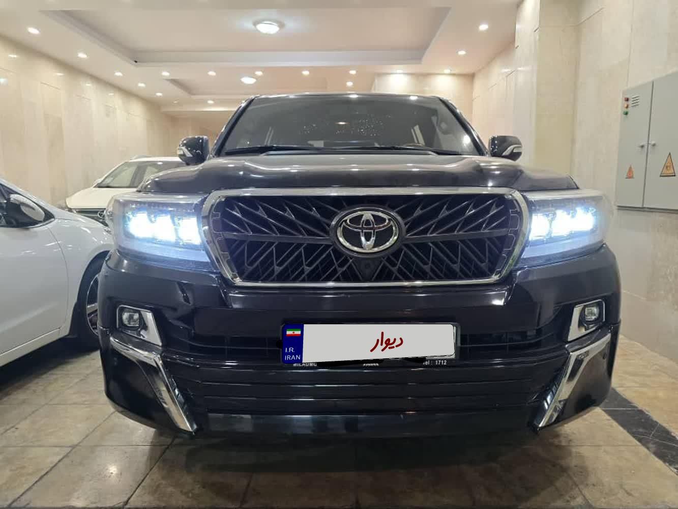 تویوتا لندکروز VXR نسل ۵ - 2012