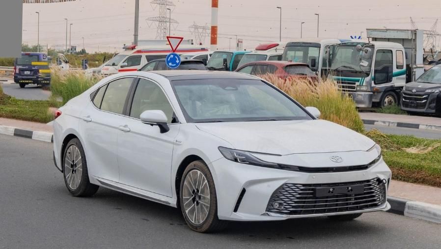 تویوتا کمری XLE - 2025