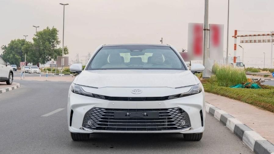 تویوتا کمری XLE - 2025