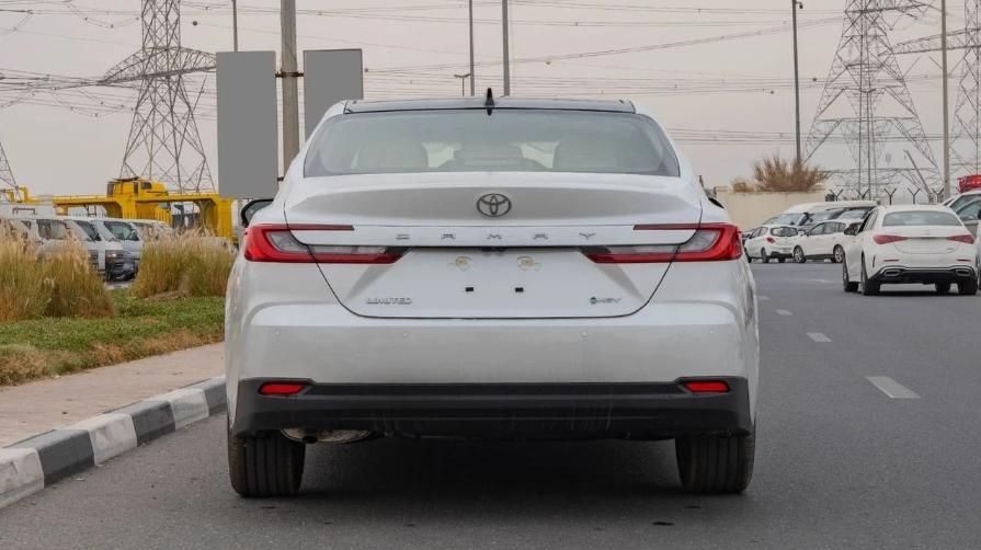تویوتا کمری XLE - 2025