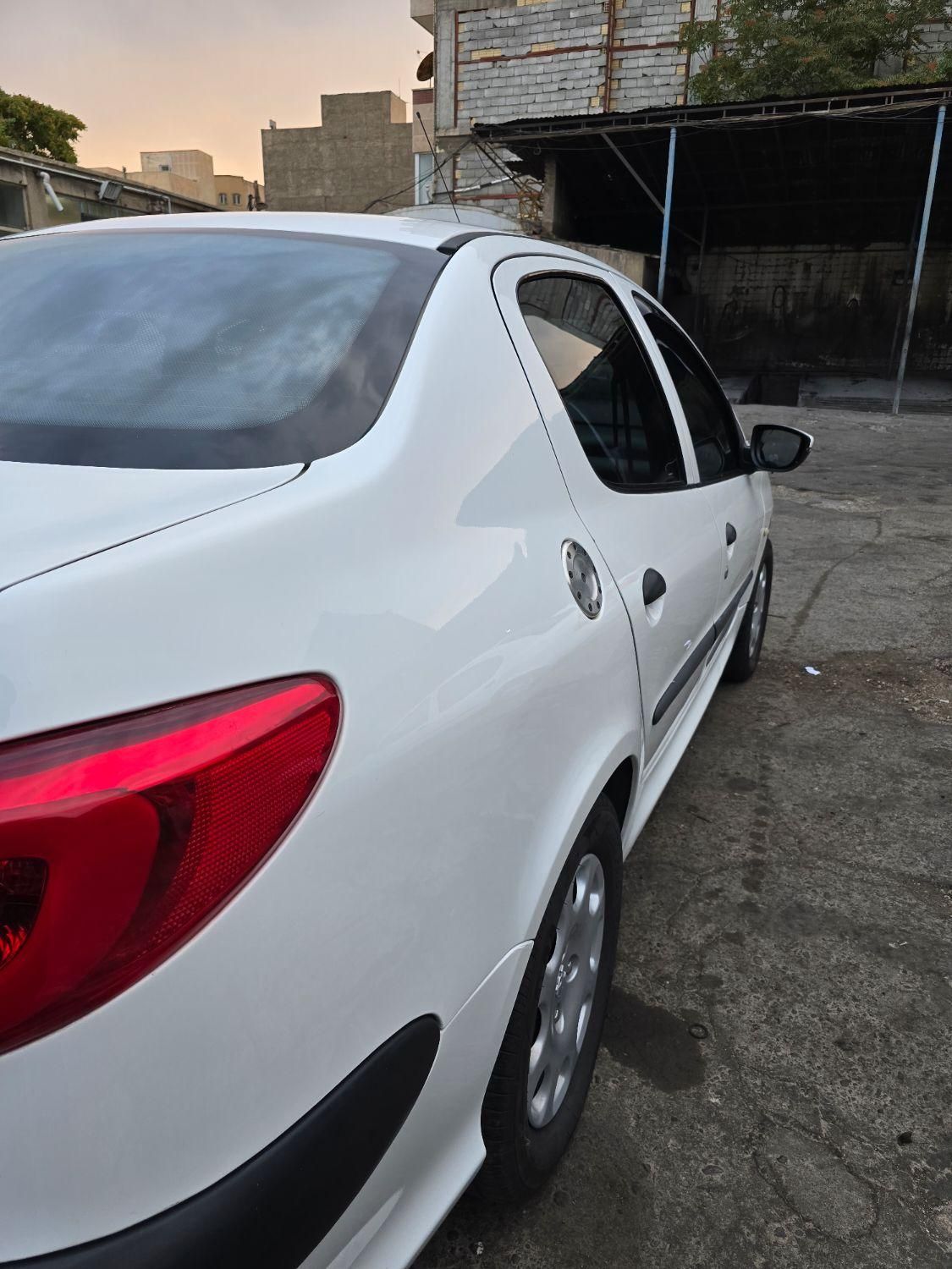 پژو ۲۰۶ صندوق دار v8 - 1396