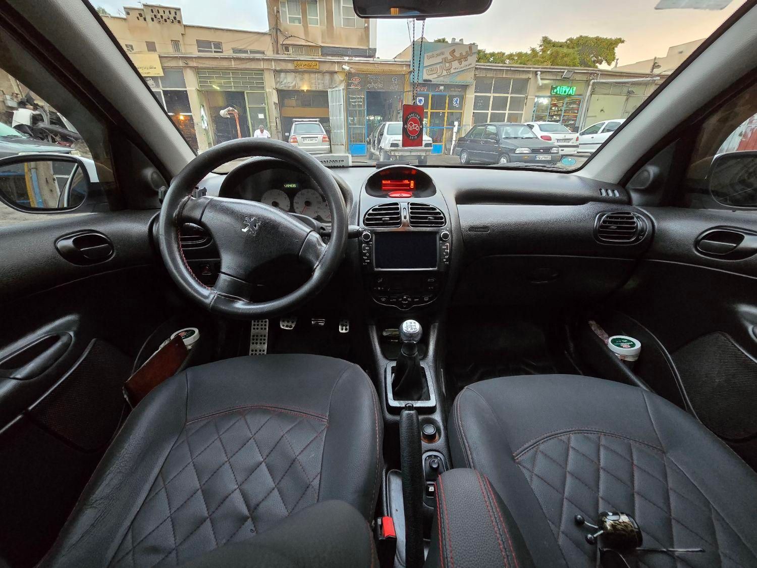 پژو ۲۰۶ صندوق دار v8 - 1396