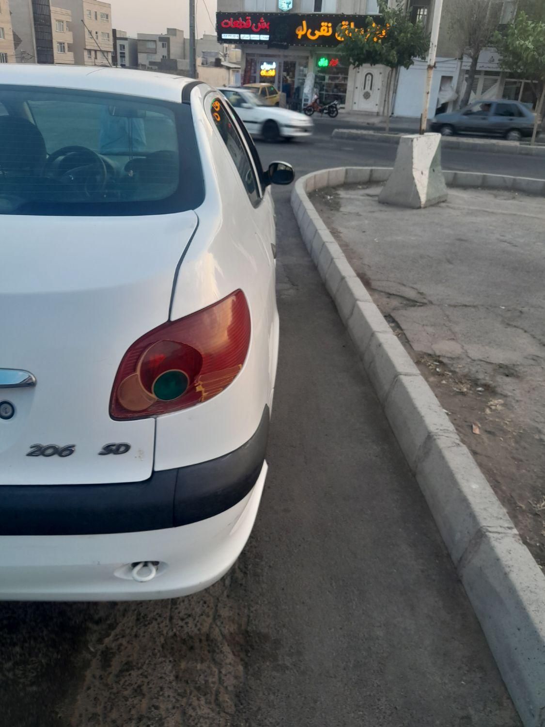 پژو ۲۰۶ صندوق دار v8 - 1394