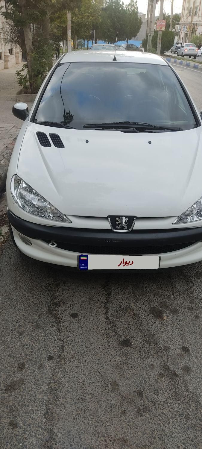 پژو ۲۰۶ صندوق دار v8 - 1396