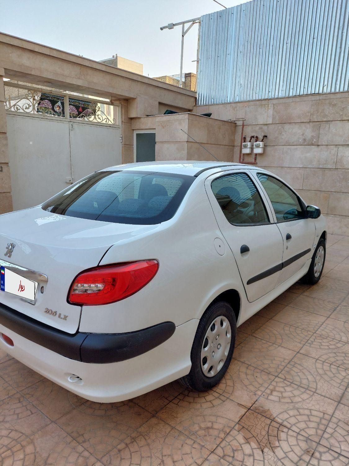 پژو ۲۰۶ صندوق دار v8 - 1393