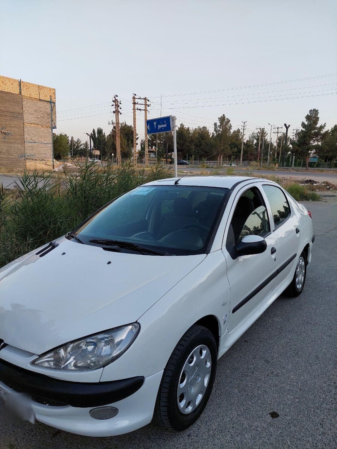 پژو ۲۰۶ صندوق دار v8 - 1393